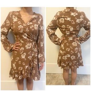 NWT, ALTAR’D State, Mocha floral v-neck dress, size small